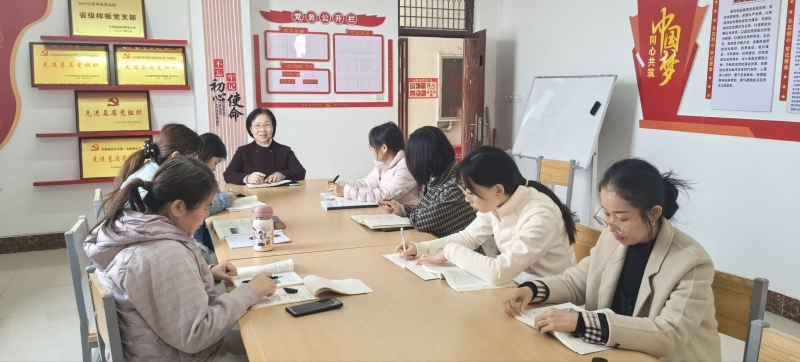 聚焦价值引领 提升育人实效——马克思主义学院开展《思想道德与法治》集体备课会 