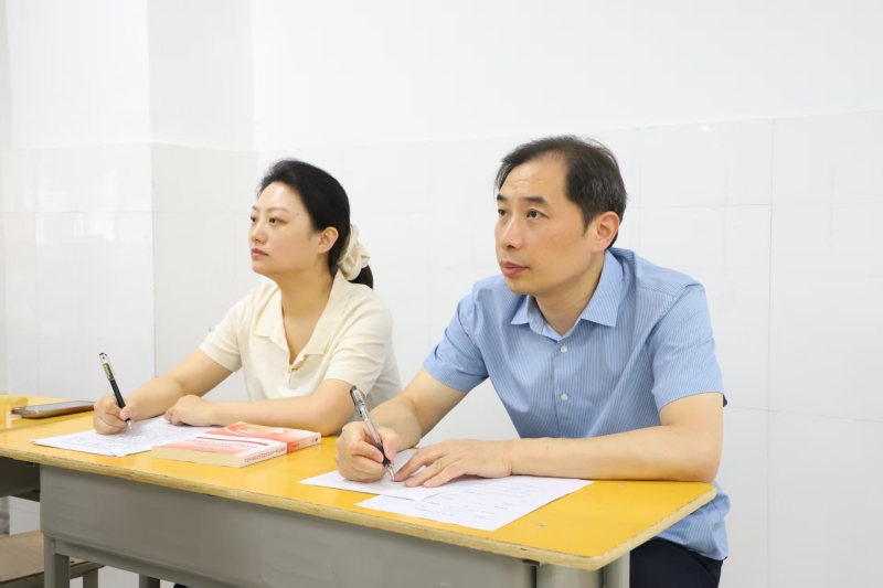 聚焦立德树人 深耕思政主课堂  副校长张臻深入马克思主义学院听课指导 