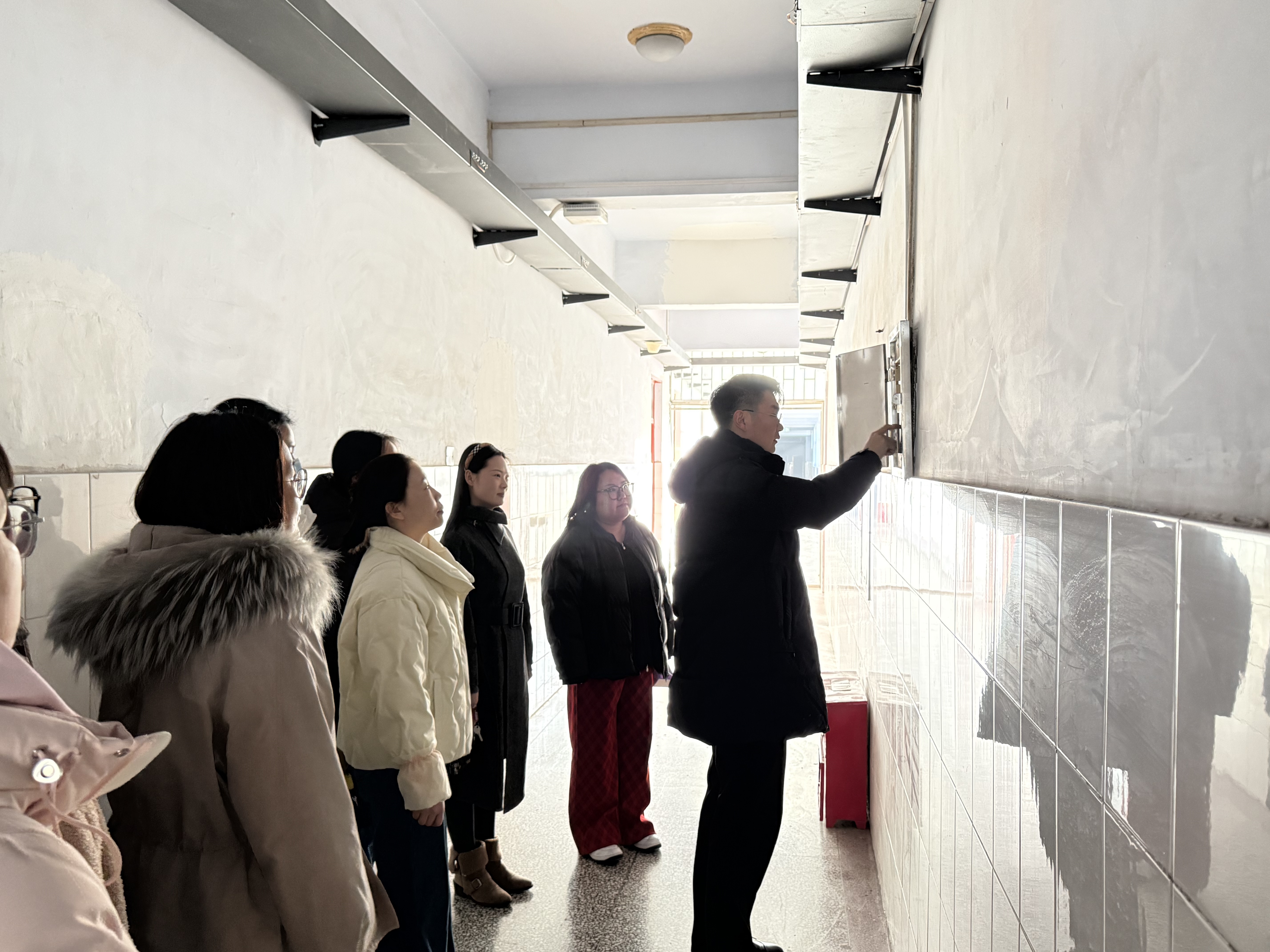 实训基地管理处开展寒假前实验室安全排查