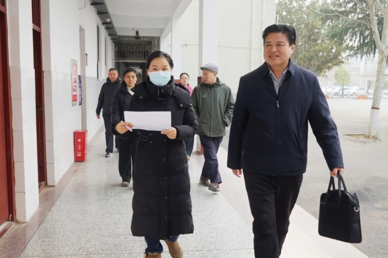 我校开展开学第一天教学检查